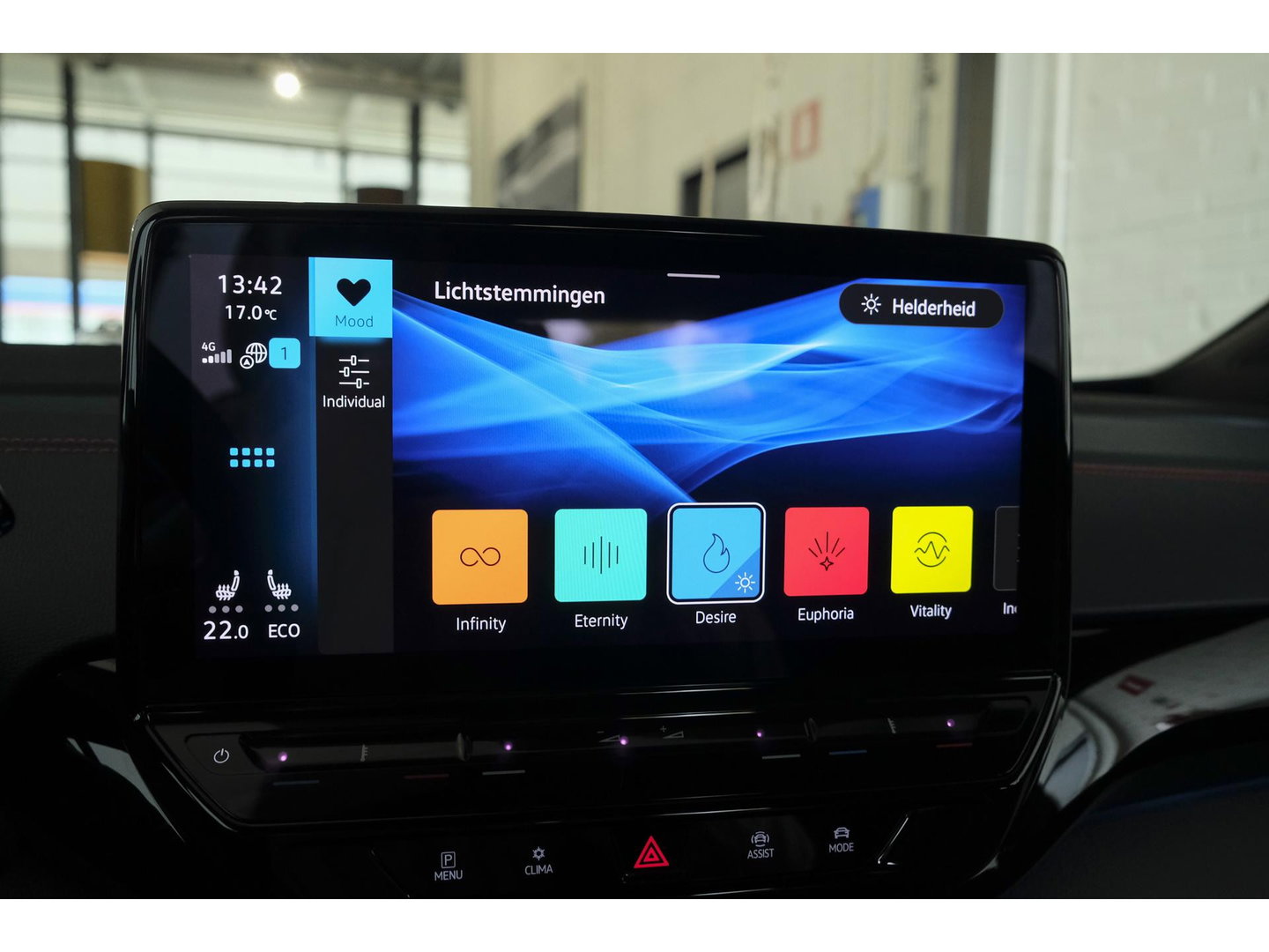 Volkswagen ID.5 GTX 300pk 77 kWh Sportstoelen *SOH 93%* Warmtepomp Trekhaak elektrisch NLauto 1e Eigenaar