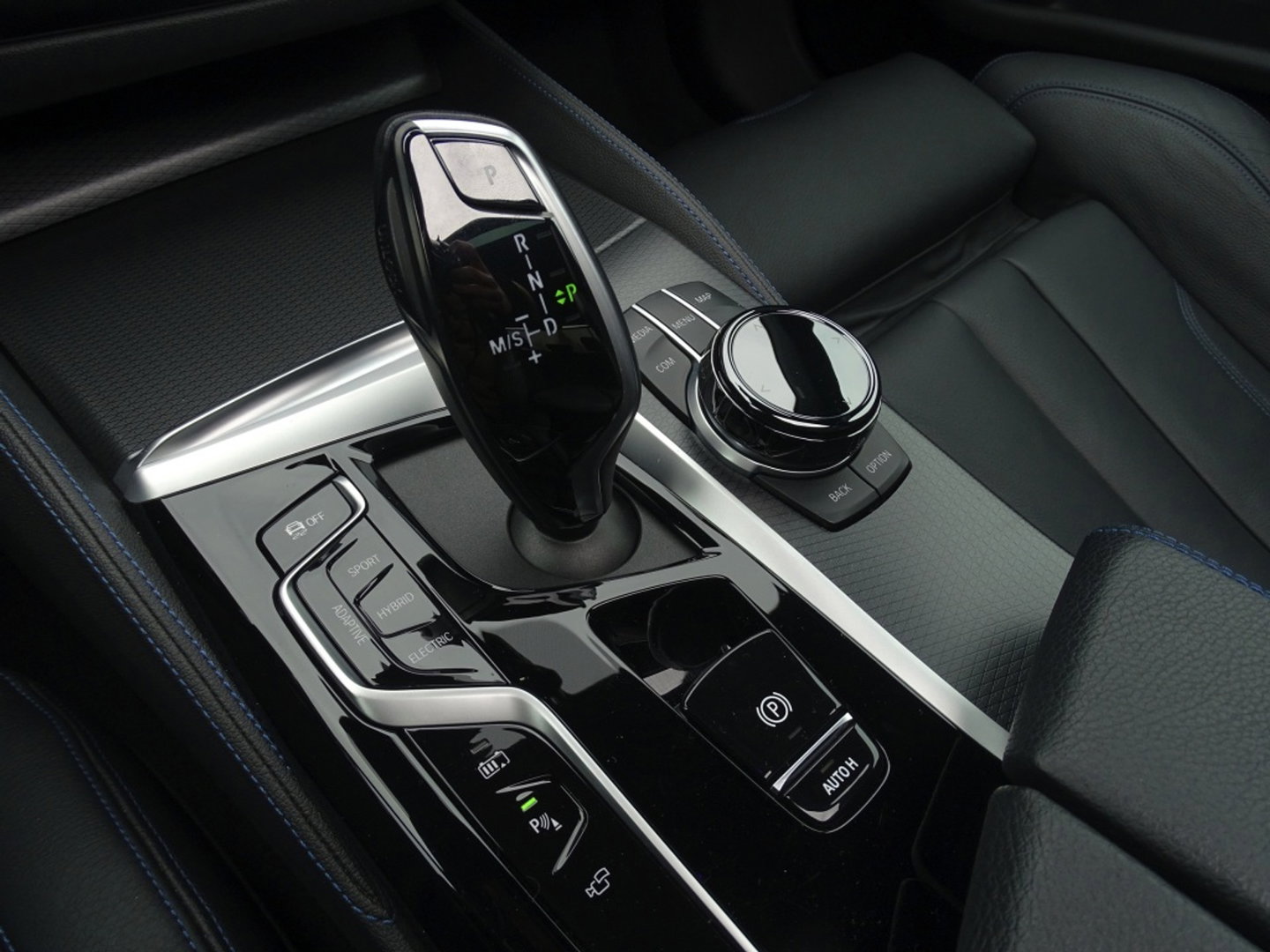 BMW 5 Serie 530e 292PK X-Drive M-Sport / Softclose / Individual / 360° / M-S