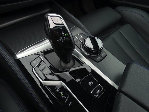 BMW 5 Serie 530e 292PK X-Drive M-Sport / Softclose / Individual / 360° / M-S