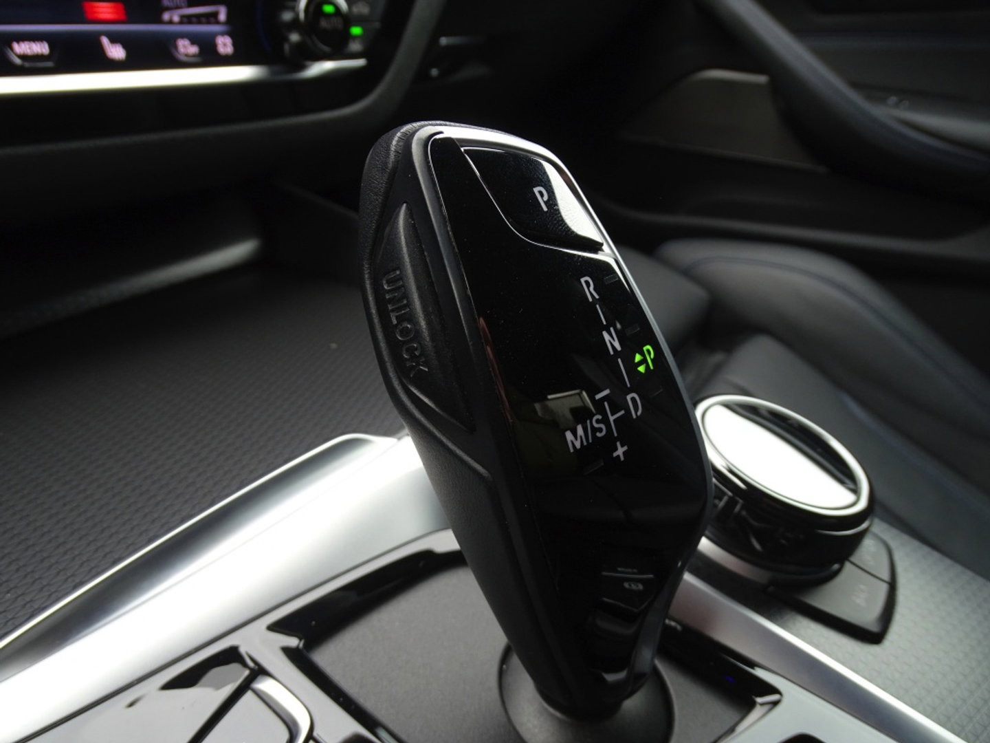 BMW 5 Serie 530e 292PK X-Drive M-Sport / Softclose / Individual / 360° / M-S