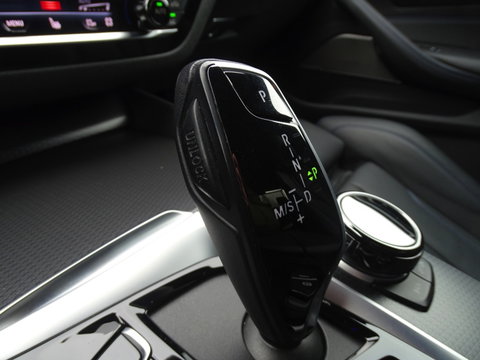 BMW 5 Serie 530e 292PK X-Drive M-Sport / Softclose / Individual / 360° / M-S