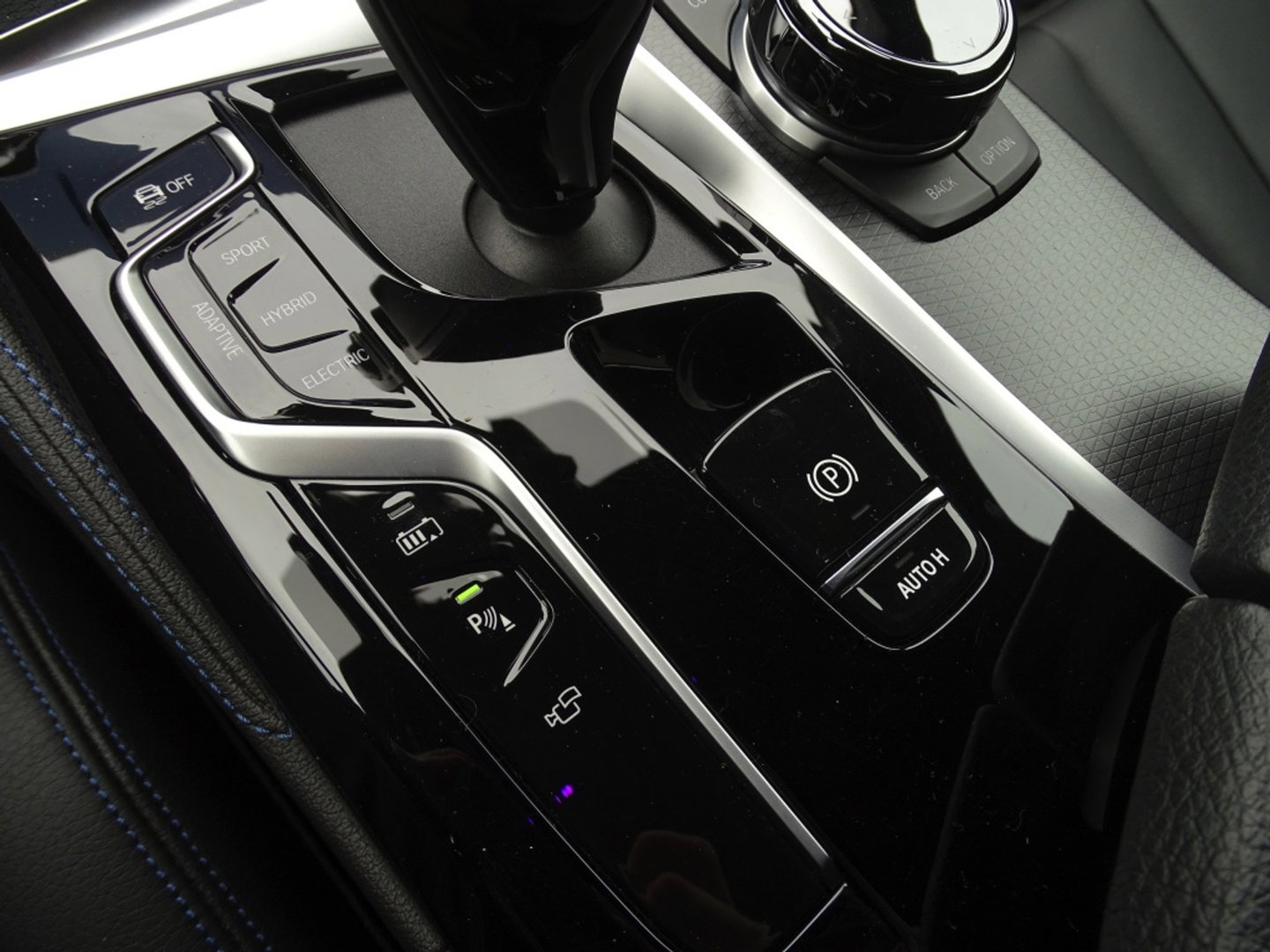 BMW 5 Serie 530e 292PK X-Drive M-Sport / Softclose / Individual / 360° / M-S