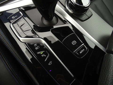 BMW 5 Serie 530e 292PK X-Drive M-Sport / Softclose / Individual / 360° / M-S