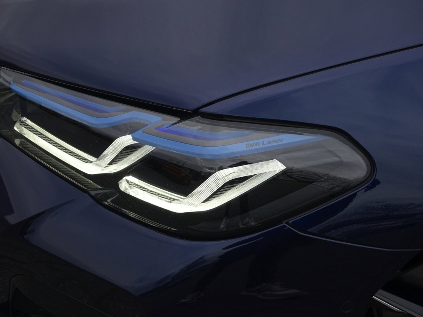 BMW 5 Serie 530e 292PK X-Drive M-Sport / Softclose / Individual / 360° / M-S