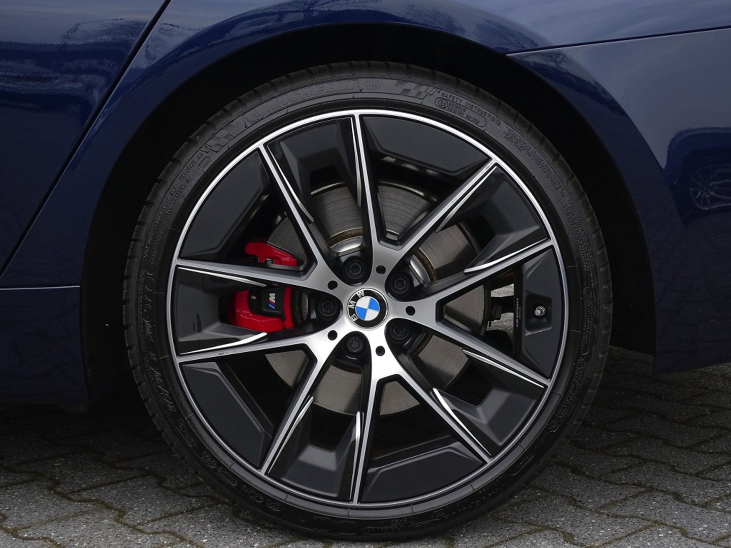 BMW 5 Serie 530e 292PK X-Drive M-Sport / Softclose / Individual / 360° / M-S