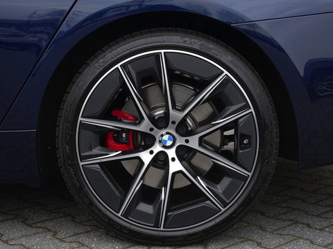 BMW 5 Serie 530e 292PK X-Drive M-Sport / Softclose / Individual / 360° / M-S