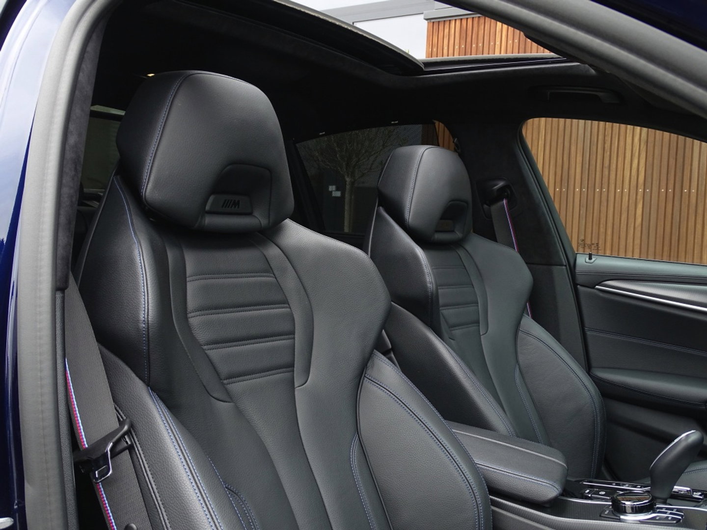 BMW 5 Serie 530e 292PK X-Drive M-Sport / Softclose / Individual / 360° / M-S