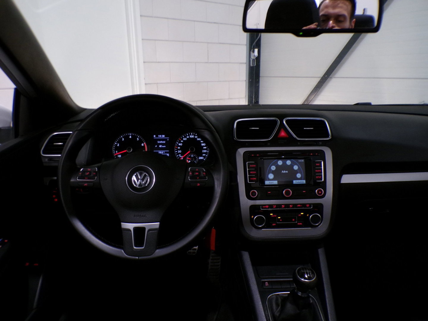 Volkswagen Eos 1.4 TSI Highline 122PK "Origineel NL!" Navigatie Bluetooth Garantie Parkeersensoren Panoramadak Multi-stuur