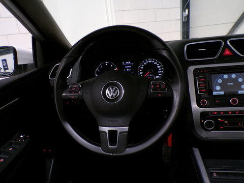 Volkswagen Eos 1.4 TSI Highline 122PK "Origineel NL!" Navigatie Bluetooth Garantie Parkeersensoren Panoramadak Multi-stuur