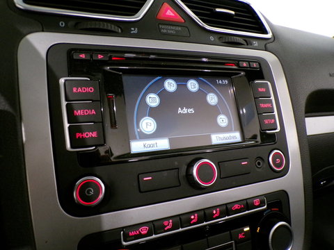 Volkswagen Eos 1.4 TSI Highline 122PK "Origineel NL!" Navigatie Bluetooth Garantie Parkeersensoren Panoramadak Multi-stuur