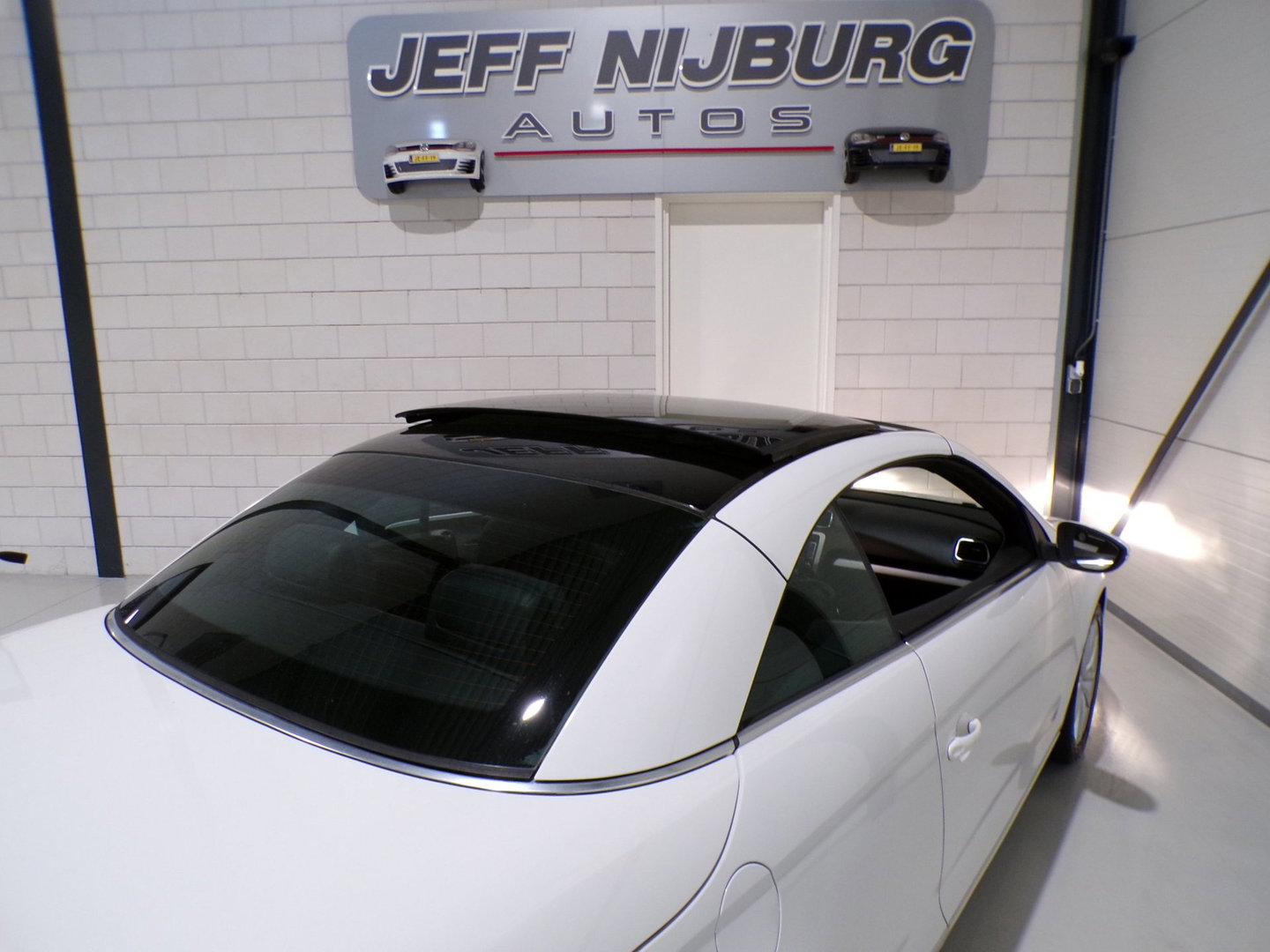 Volkswagen Eos 1.4 TSI Highline 122PK "Origineel NL!" Navigatie Bluetooth Garantie Parkeersensoren Panoramadak Multi-stuur