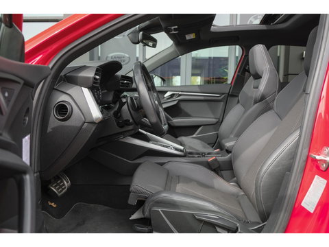 Audi A3 Sportback 35 TFSI 150pk S-Line Edition one Panoramadak B&O Sfeerverlichting Matrix led