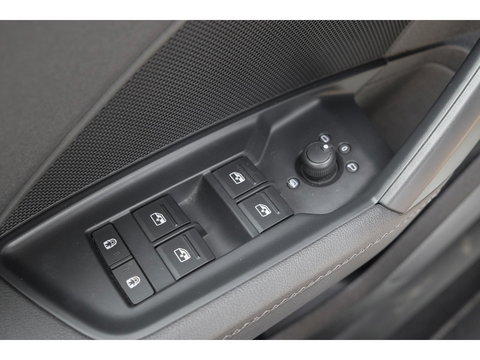 Audi A3 Sportback 35 TFSI 150pk S-Line Edition one Panoramadak B&O Sfeerverlichting Matrix led