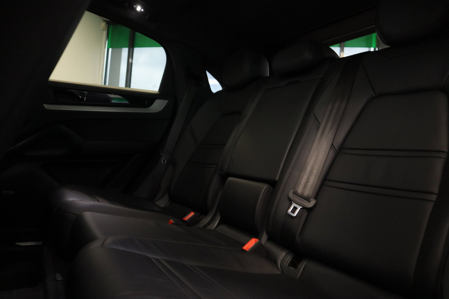 Porsche Cayenne Coupé 3.0 E-Hybrid Sport Chrono Keless Go Memory 24 Maanden garantie* (Vraag naar de voorwaarden)