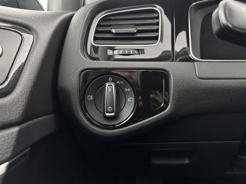 Volkswagen Golf 1.6 TDI Highline Business R-Line Aut. *PANO | ADAPTIVE-CRUISE | DIGI-COCKPIT | HEATED-SPORTSEATS | PRIVACY-GLASS | NAVI-FULLMAP | ECC | PDC | 18''ALU*