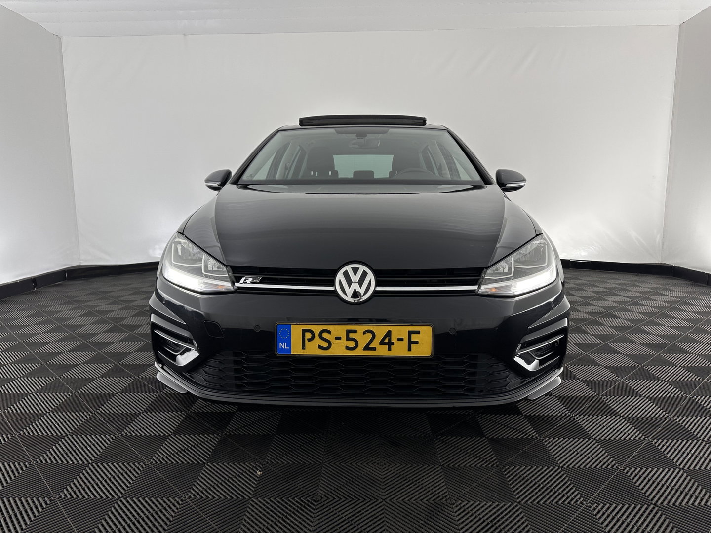 Volkswagen Golf 1.6 TDI Highline Business R-Line Aut. *PANO | ADAPTIVE-CRUISE | DIGI-COCKPIT | HEATED-SPORTSEATS | PRIVACY-GLASS | NAVI-FULLMAP | ECC | PDC | 18''ALU*