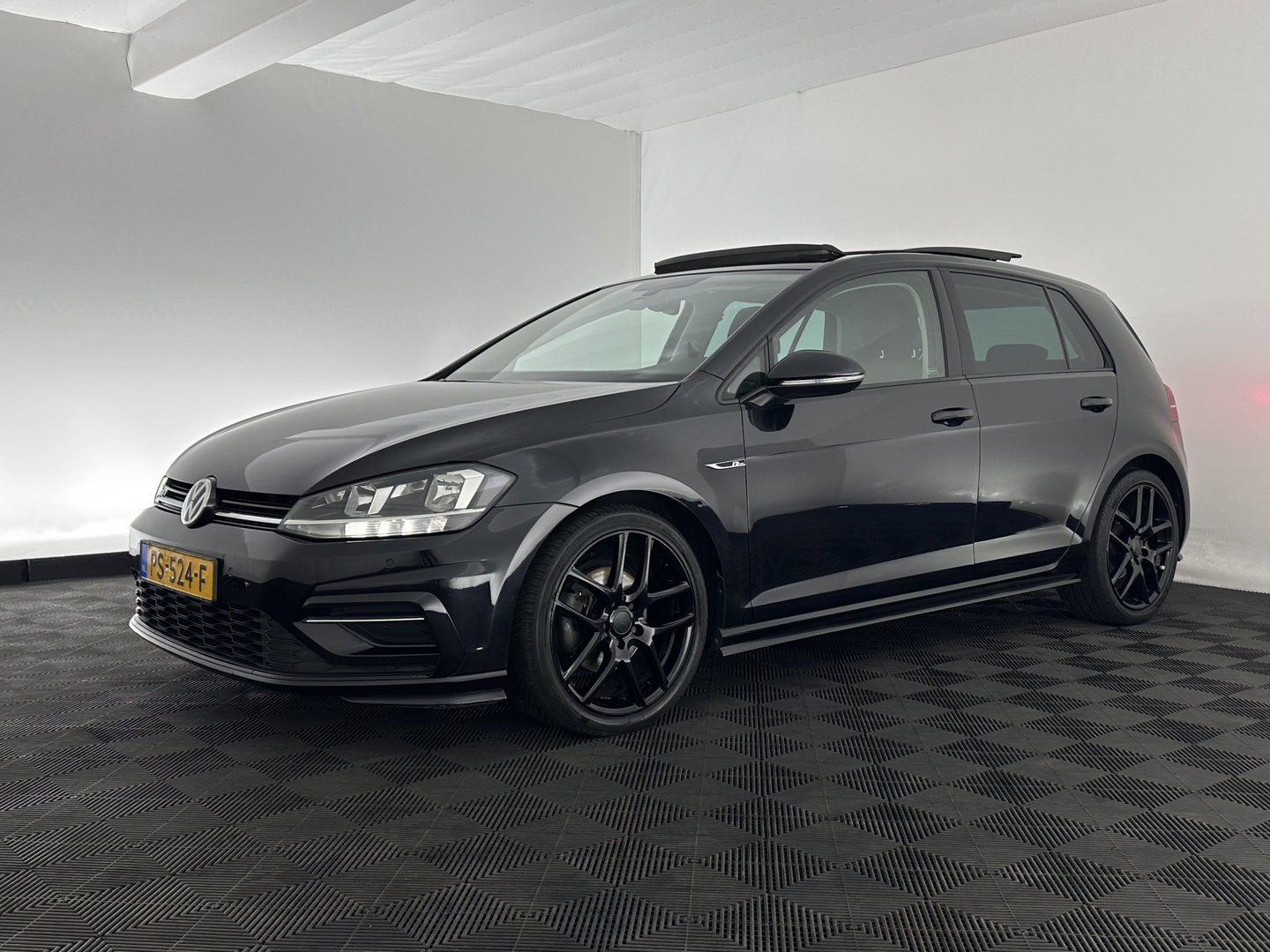 Volkswagen Golf 1.6 TDI Highline Business R-Line Aut. *PANO | ADAPTIVE-CRUISE | DIGI-COCKPIT | HEATED-SPORTSEATS | PRIVACY-GLASS | NAVI-FULLMAP | ECC | PDC | 18''ALU*