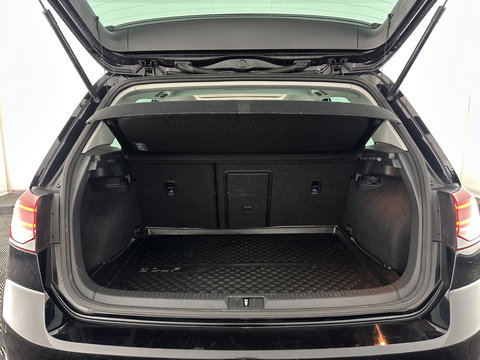 Volkswagen Golf 1.6 TDI Highline Business R-Line Aut. *PANO | ADAPTIVE-CRUISE | DIGI-COCKPIT | HEATED-SPORTSEATS | PRIVACY-GLASS | NAVI-FULLMAP | ECC | PDC | 18''ALU*