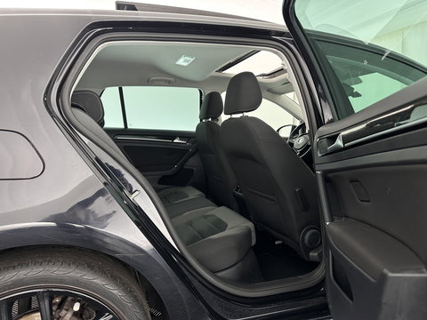 Volkswagen Golf 1.6 TDI Highline Business R-Line Aut. *PANO | ADAPTIVE-CRUISE | DIGI-COCKPIT | HEATED-SPORTSEATS | PRIVACY-GLASS | NAVI-FULLMAP | ECC | PDC | 18''ALU*