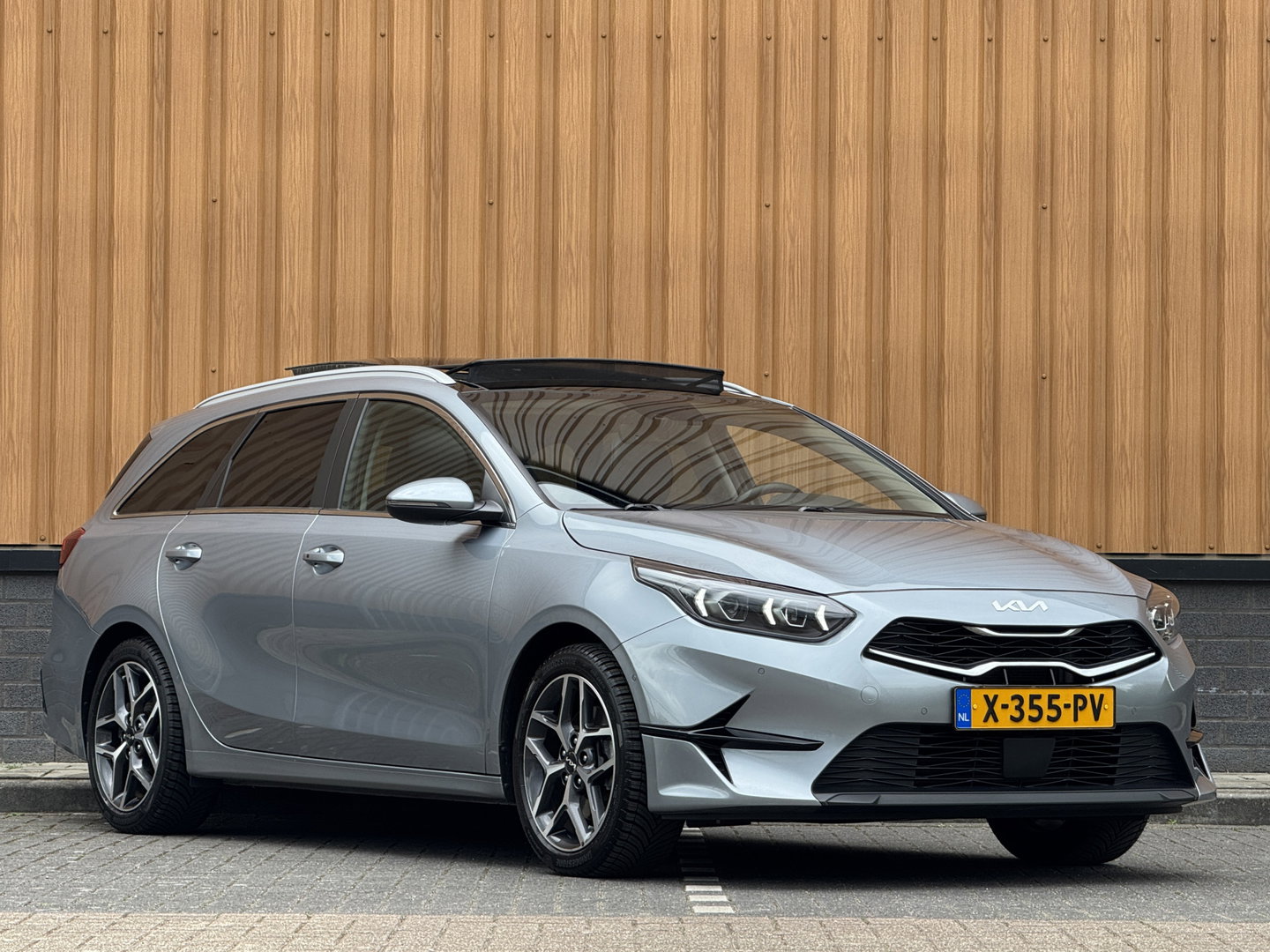 Kia Ceed Sportswagon 1.0 T-GDi ExecutiveLine | Panoramadak | Memorystoel | JBL | Stoel en Stuurverwarming | Keyless | Achteruitrijcamera | Apple Carplay | Android Auto | Parkeersensoren