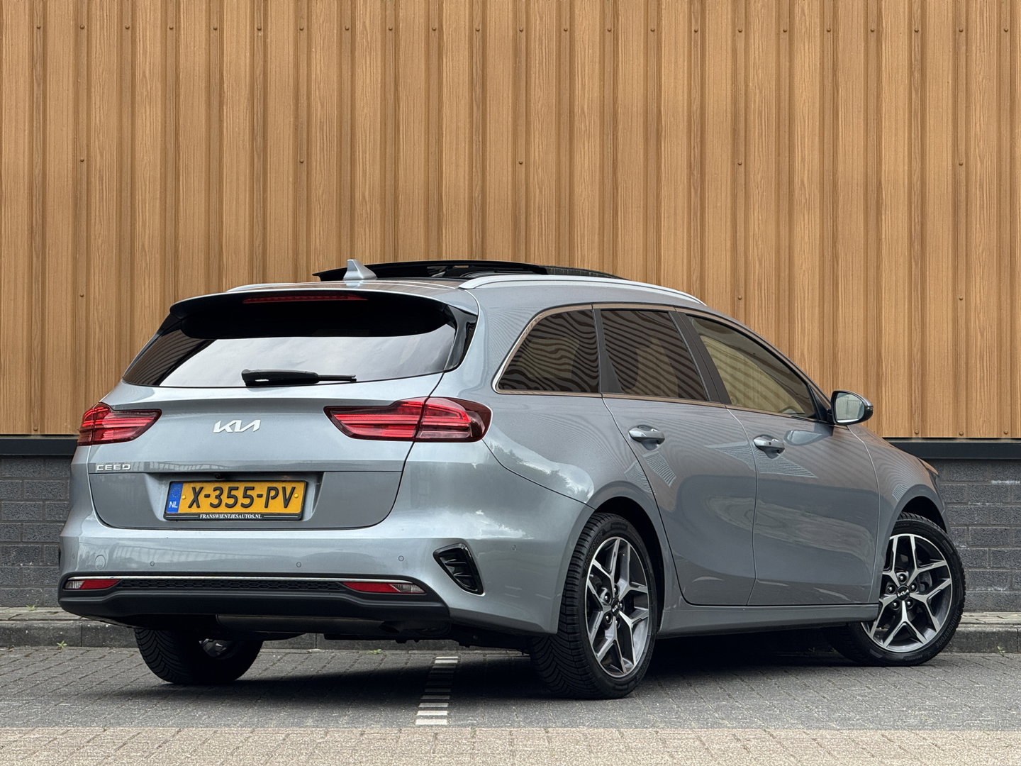 Kia Ceed Sportswagon 1.0 T-GDi ExecutiveLine | Panoramadak | Memorystoel | JBL | Stoel en Stuurverwarming | Keyless | Achteruitrijcamera | Apple Carplay | Android Auto | Parkeersensoren