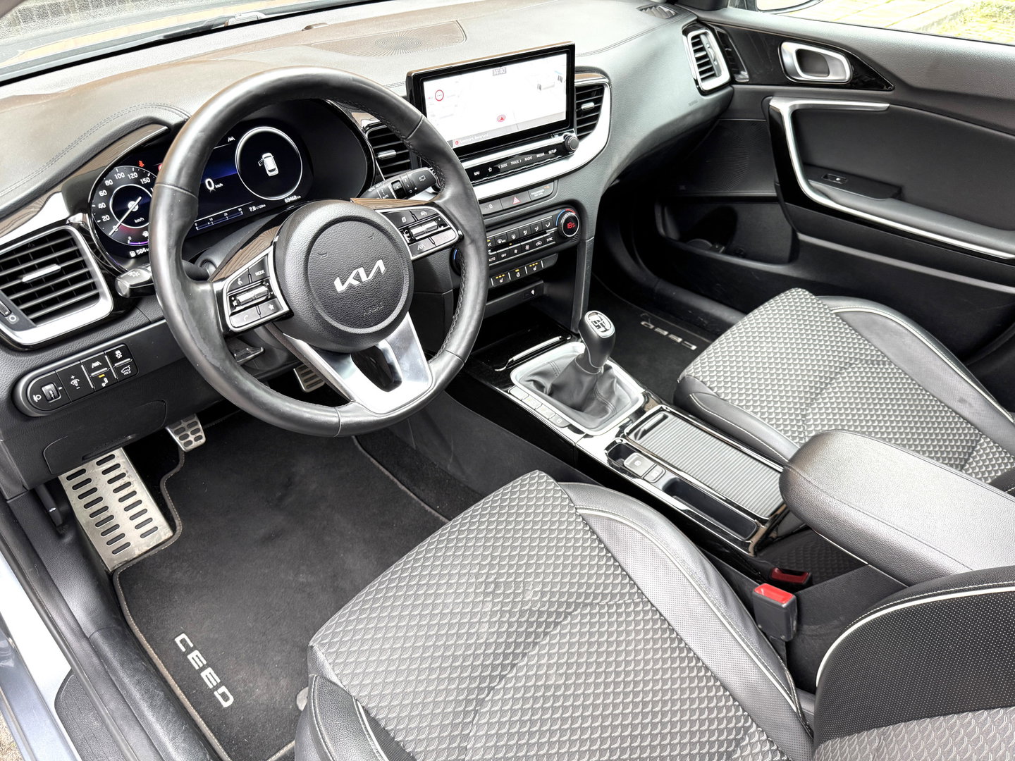 Kia Ceed Sportswagon 1.0 T-GDi ExecutiveLine | Panoramadak | Memorystoel | JBL | Stoel en Stuurverwarming | Keyless | Achteruitrijcamera | Apple Carplay | Android Auto | Parkeersensoren
