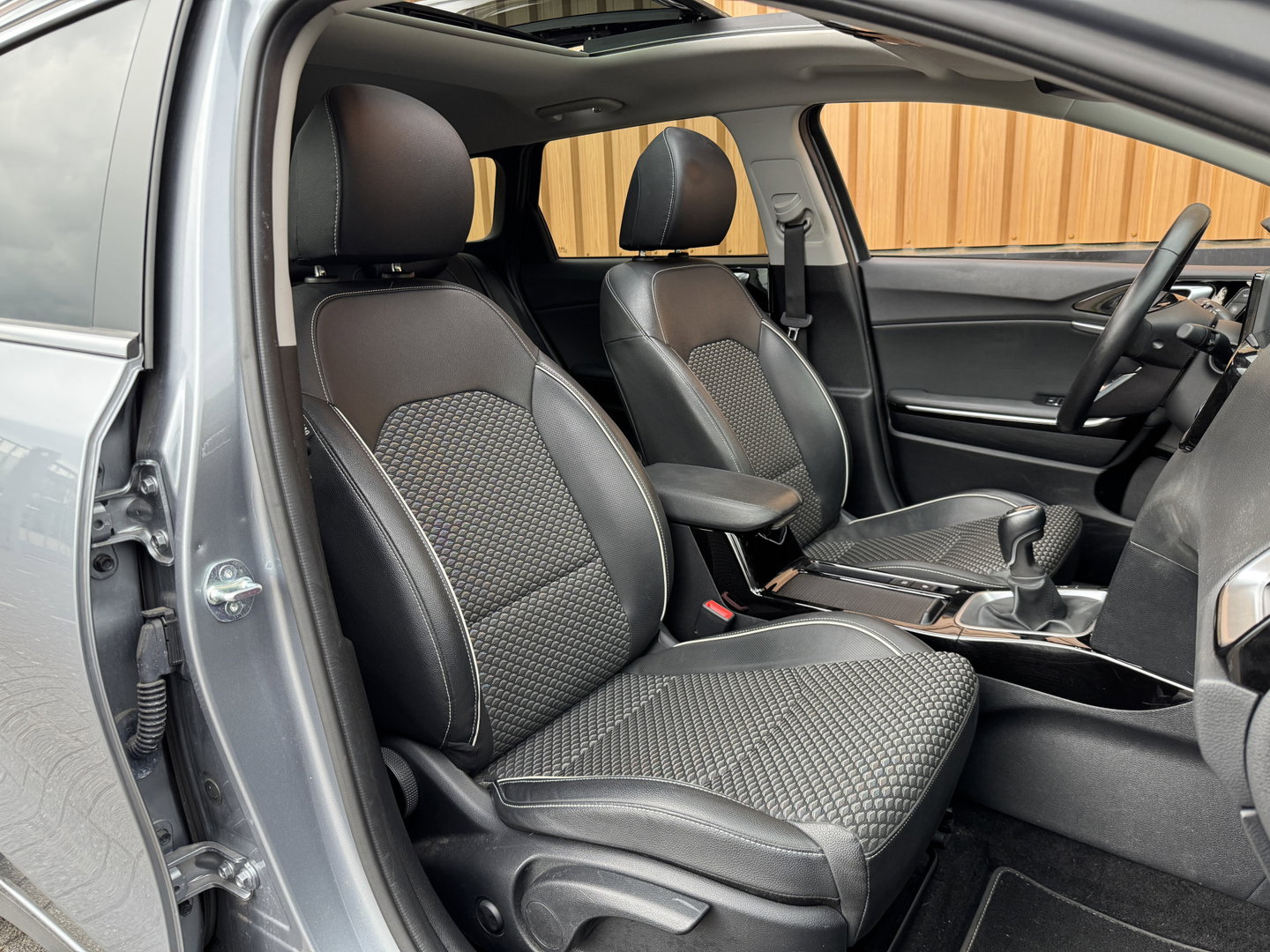 Kia Ceed Sportswagon 1.0 T-GDi ExecutiveLine | Panoramadak | Memorystoel | JBL | Stoel en Stuurverwarming | Keyless | Achteruitrijcamera | Apple Carplay | Android Auto | Parkeersensoren