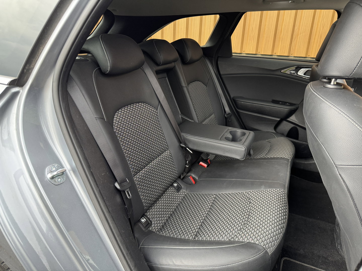 Kia Ceed Sportswagon 1.0 T-GDi ExecutiveLine | Panoramadak | Memorystoel | JBL | Stoel en Stuurverwarming | Keyless | Achteruitrijcamera | Apple Carplay | Android Auto | Parkeersensoren