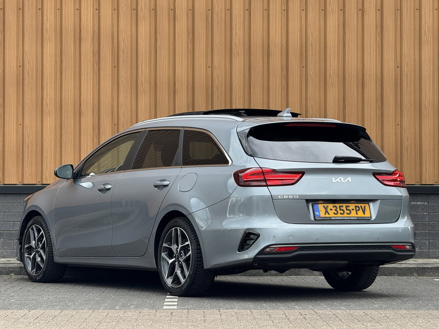 Kia Ceed Sportswagon 1.0 T-GDi ExecutiveLine | Panoramadak | Memorystoel | JBL | Stoel en Stuurverwarming | Keyless | Achteruitrijcamera | Apple Carplay | Android Auto | Parkeersensoren