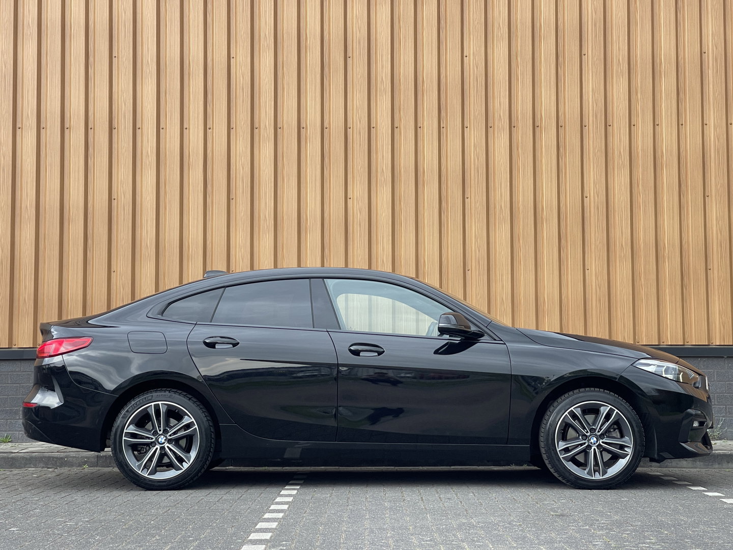 BMW 2 Serie Gran Coupé 218i Business Edition Plus | BTW | Apple Carplay | DAB+ | Leder | Navigatie | Parkeersensoren | Stoelverwarming |