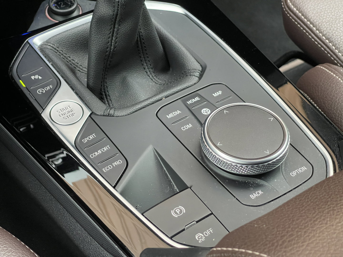 BMW 2 Serie Gran Coupé 218i Business Edition Plus | BTW | Apple Carplay | DAB+ | Leder | Navigatie | Parkeersensoren | Stoelverwarming |