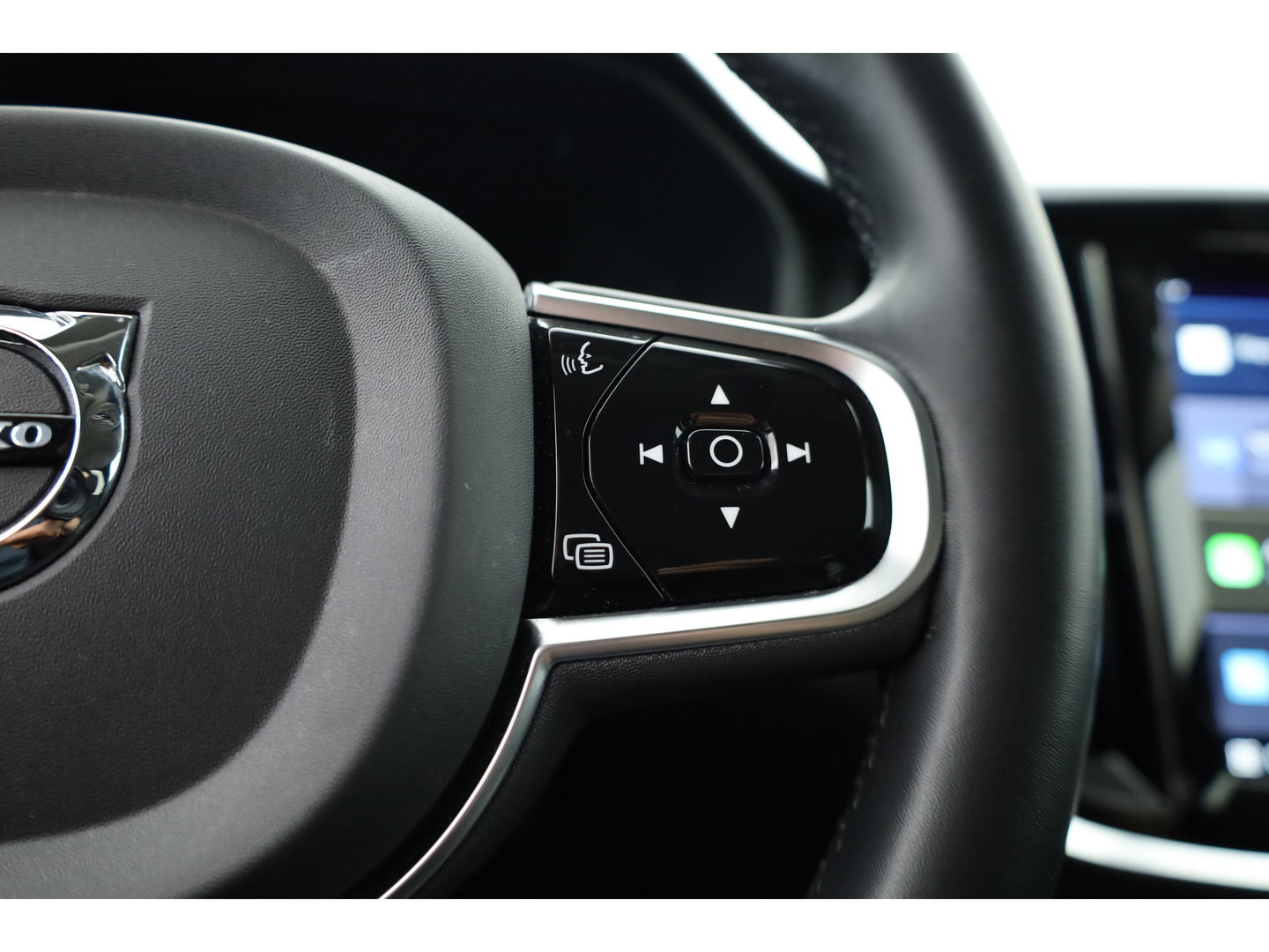 Volvo V60 T6 Recharge Plus Dark | Long Range | Pilot Assist | Trekhaak | Stoel + stuurver. | 19'' | H&K Audio |