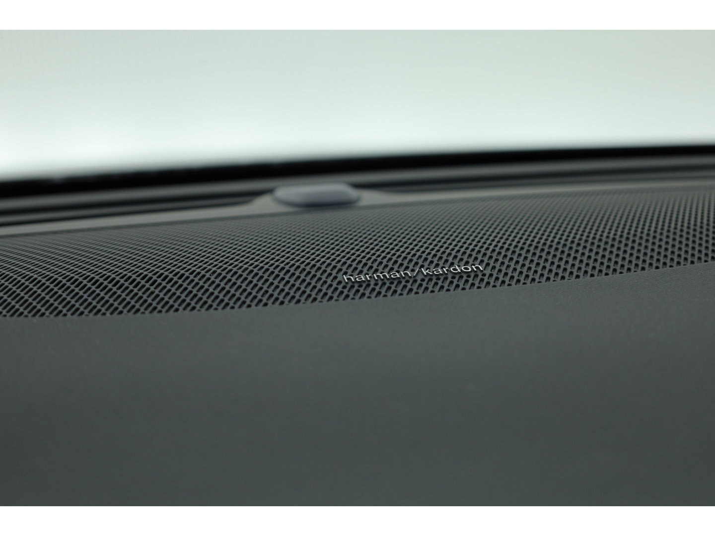 Volvo V60 T6 Recharge Plus Dark | Long Range | Pilot Assist | Trekhaak | Stoel + stuurver. | 19'' | H&K Audio |