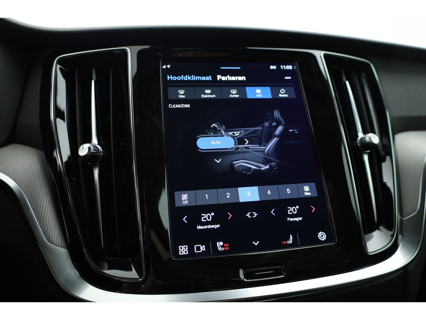 Volvo V60 T6 Recharge Plus Dark | Long Range | Pilot Assist | Trekhaak | Stoel + stuurver. | 19'' | H&K Audio |