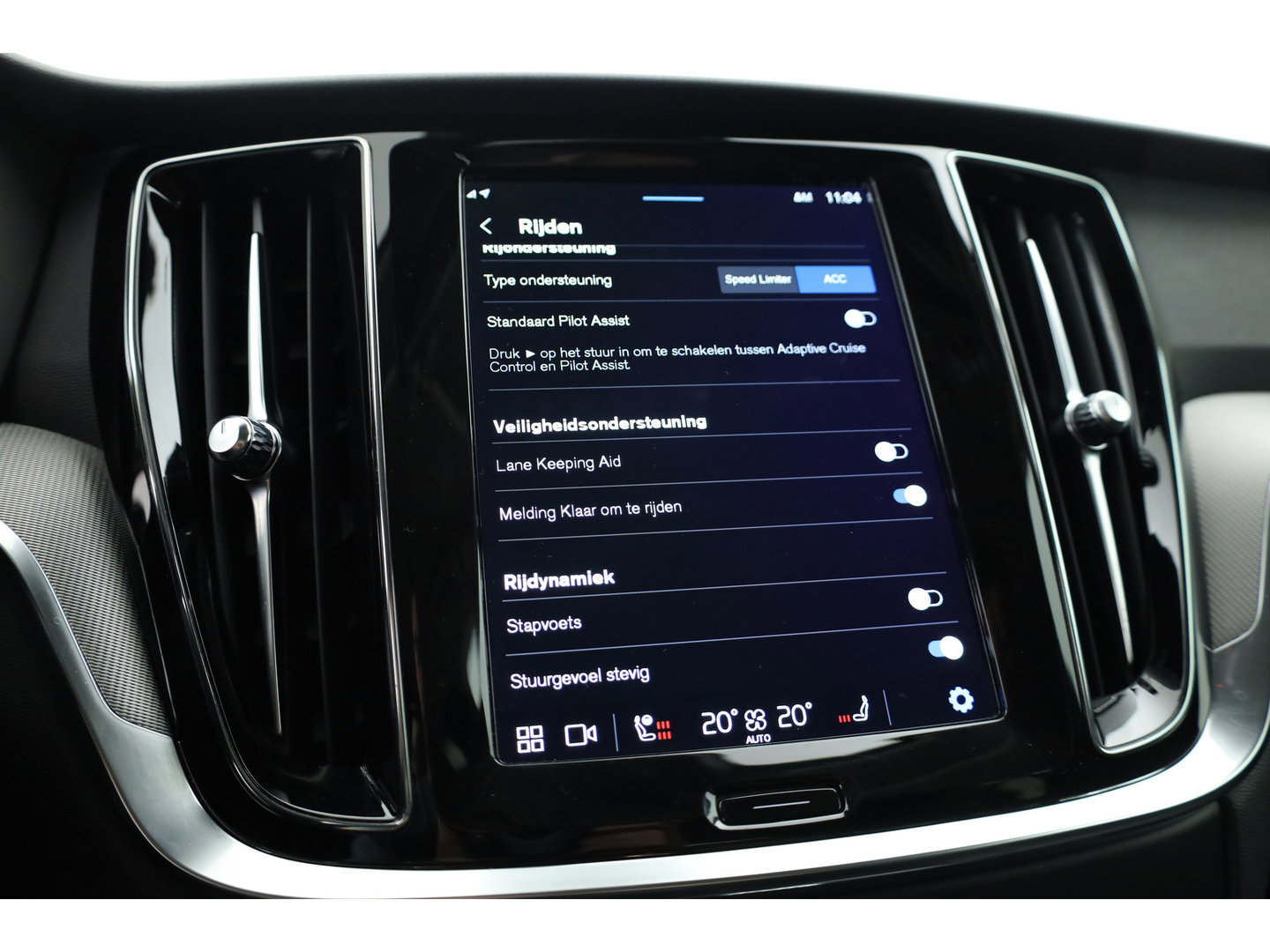 Volvo V60 T6 Recharge Plus Dark | Long Range | Pilot Assist | Trekhaak | Stoel + stuurver. | 19'' | H&K Audio |