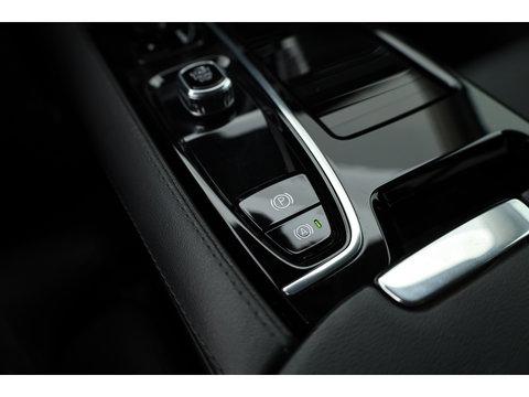 Volvo V60 T6 Recharge Plus Dark | Long Range | Pilot Assist | Trekhaak | Stoel + stuurver. | 19'' | H&K Audio |