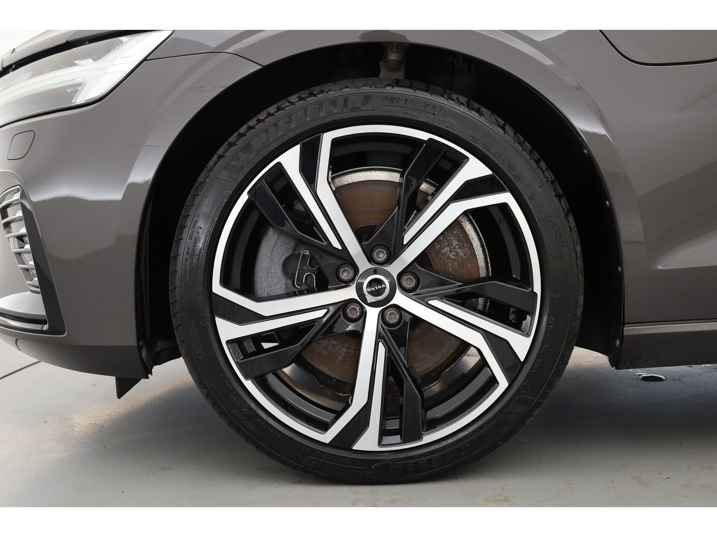 Volvo V60 T6 Recharge Plus Dark | Long Range | Pilot Assist | Trekhaak | Stoel + stuurver. | 19'' | H&K Audio |