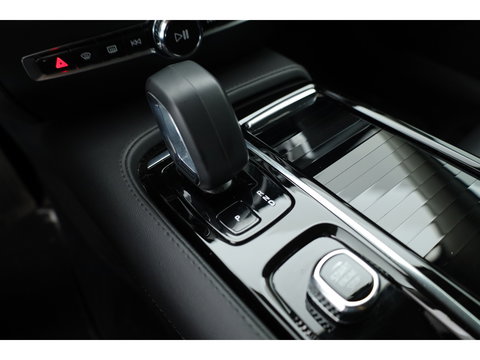 Volvo V60 T6 Recharge Plus Dark | Long Range | Pilot Assist | Trekhaak | Stoel + stuurver. | 19'' | H&K Audio |