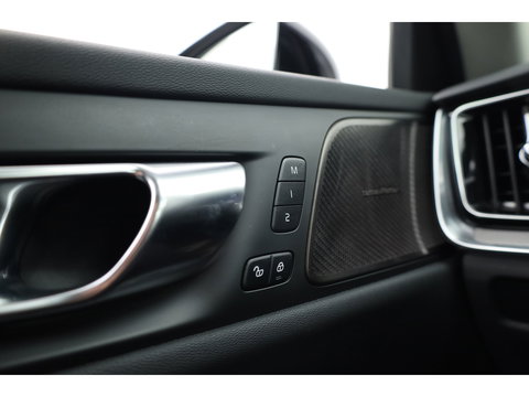 Volvo V60 T6 Recharge Plus Dark | Long Range | Pilot Assist | Trekhaak | Stoel + stuurver. | 19'' | H&K Audio |