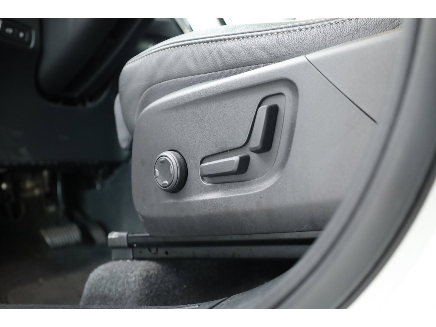 Volvo XC40 1.5 T5 Recharge Inscription | Pano-dak | 360 camera | Trekhaak | H&K audio | ACC+Blis | Stoel + stuurverwarming |