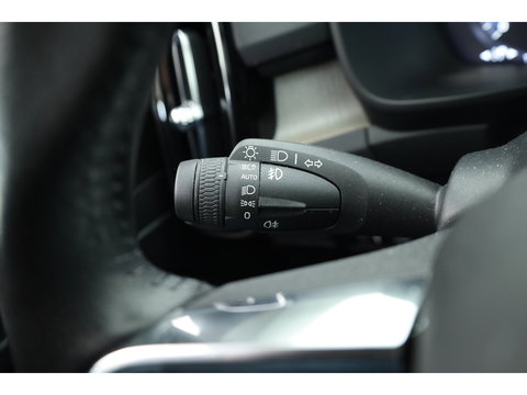 Volvo XC40 1.5 T5 Recharge Inscription | Pano-dak | 360 camera | Trekhaak | H&K audio | ACC+Blis | Stoel + stuurverwarming |