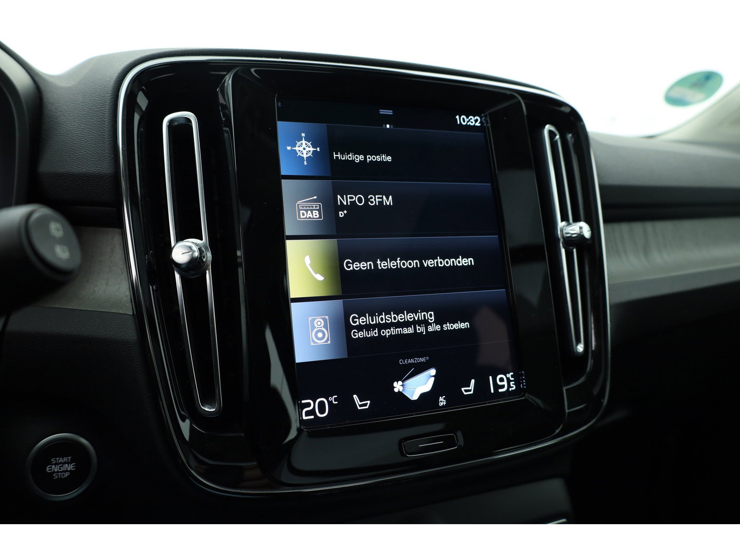 Volvo XC40 1.5 T5 Recharge Inscription | Pano-dak | 360 camera | Trekhaak | H&K audio | ACC+Blis | Stoel + stuurverwarming |