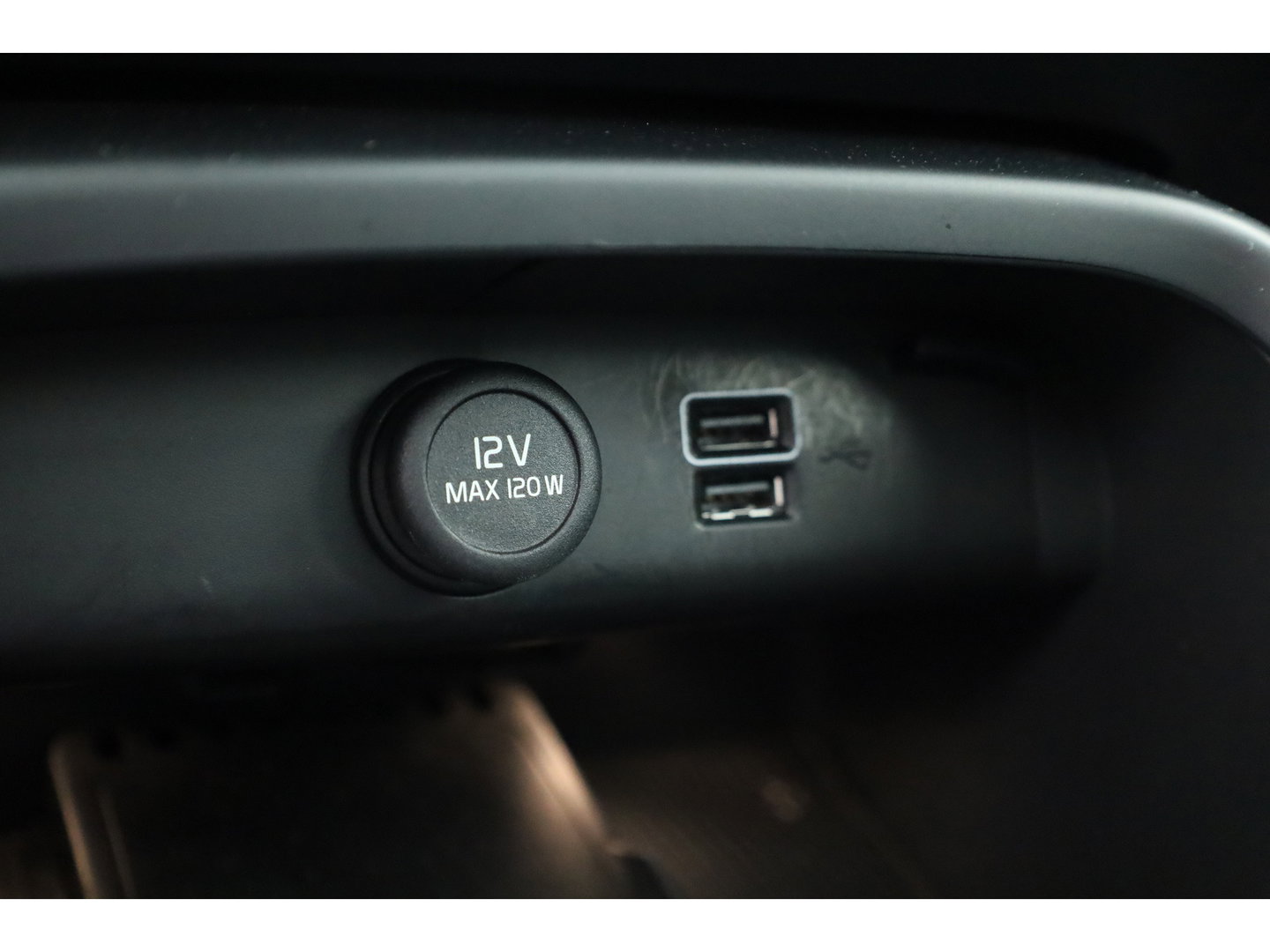 Volvo XC40 1.5 T5 Recharge Inscription | Pano-dak | 360 camera | Trekhaak | H&K audio | ACC+Blis | Stoel + stuurverwarming |