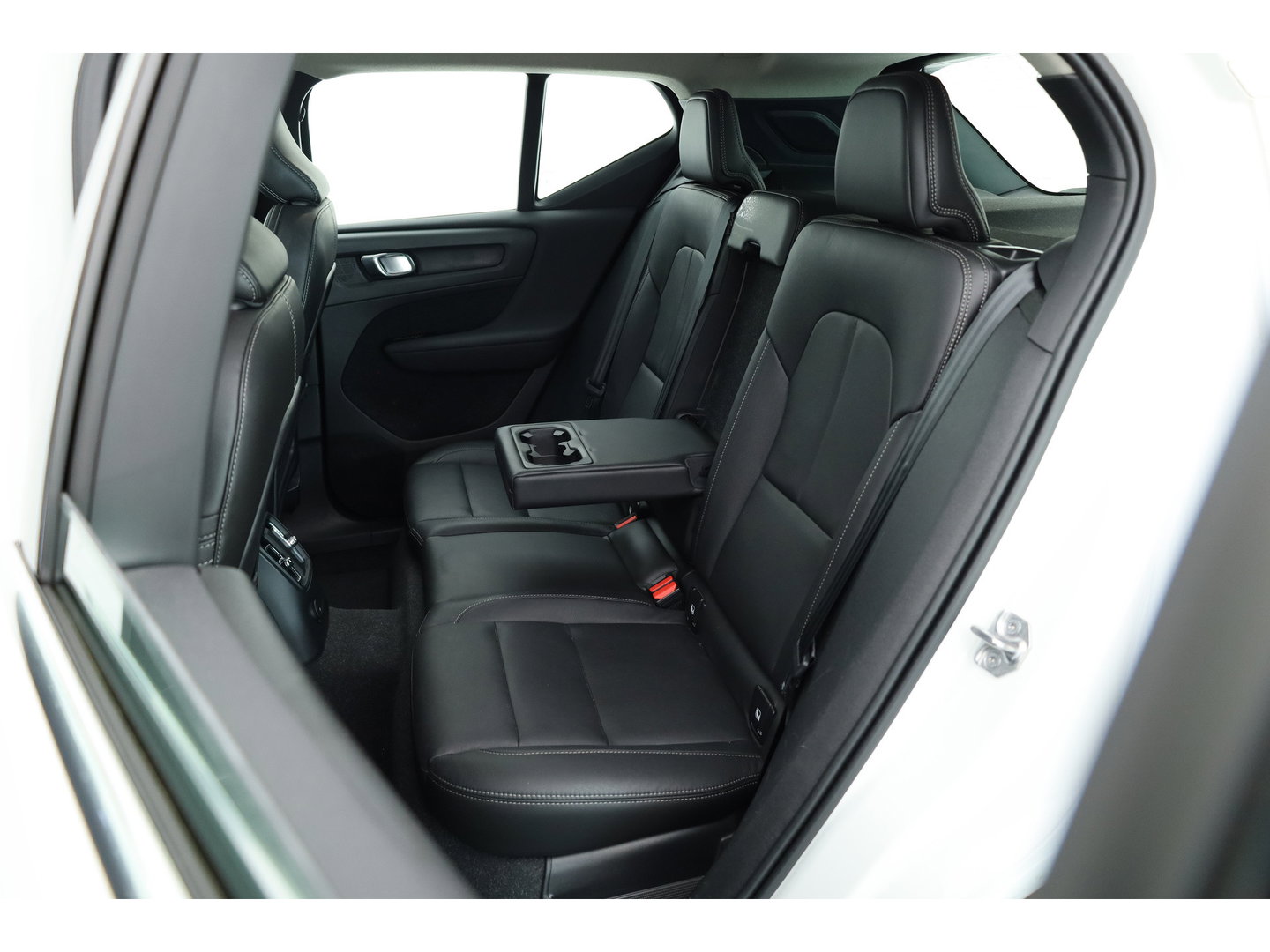 Volvo XC40 1.5 T5 Recharge Inscription | Pano-dak | 360 camera | Trekhaak | H&K audio | ACC+Blis | Stoel + stuurverwarming |