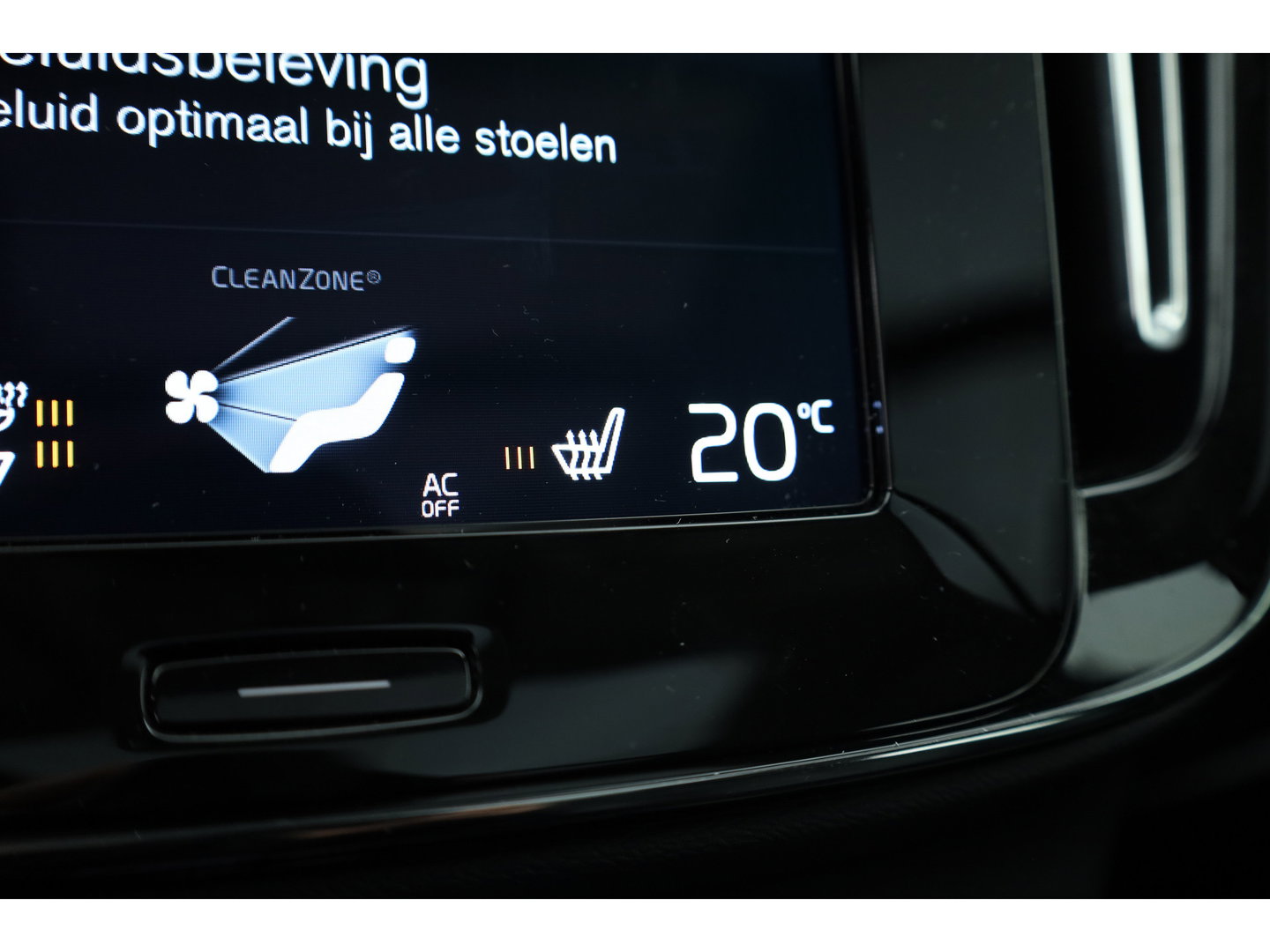 Volvo XC40 1.5 T5 Recharge Inscription | Pano-dak | 360 camera | Trekhaak | H&K audio | ACC+Blis | Stoel + stuurverwarming |