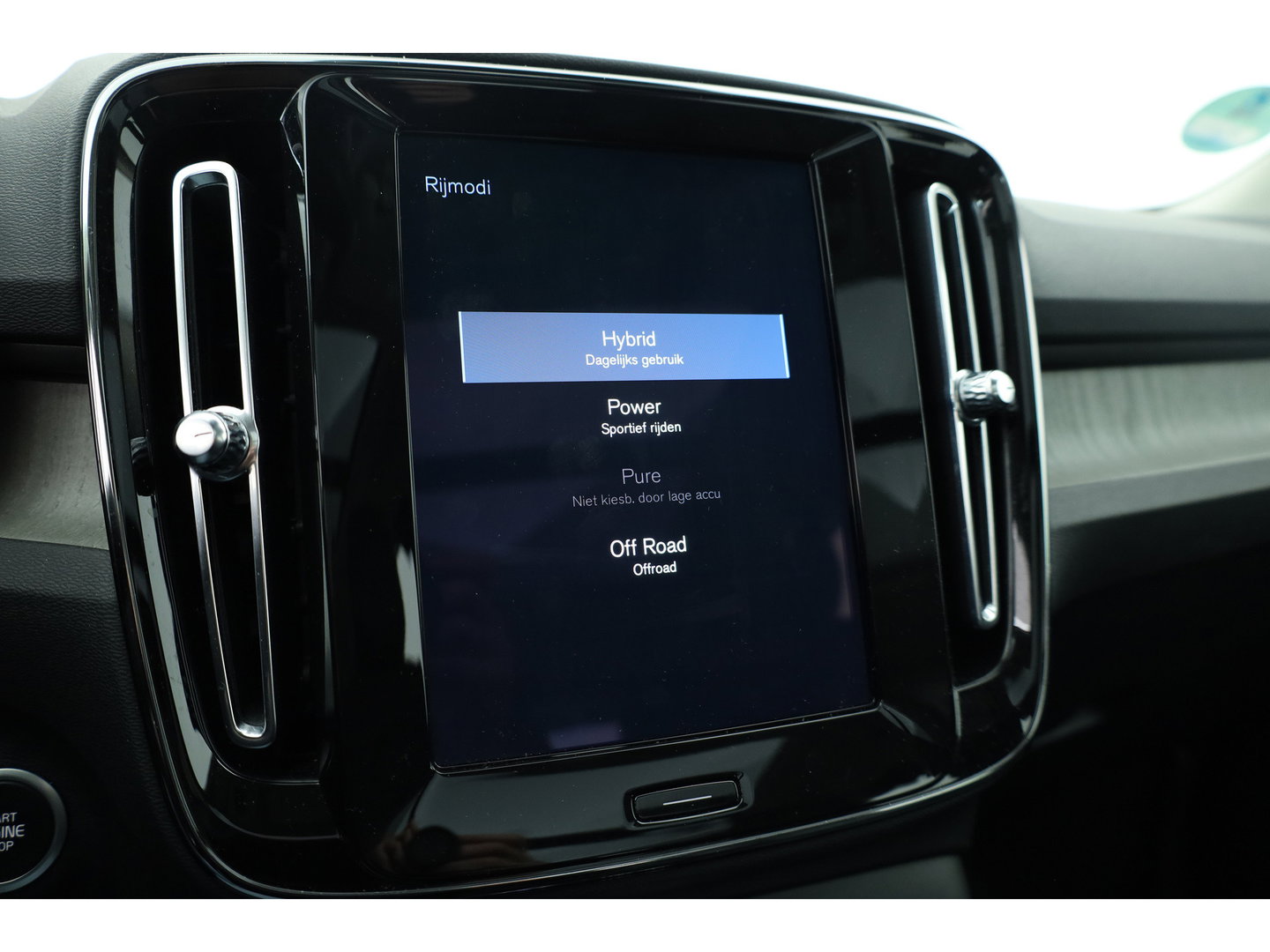 Volvo XC40 1.5 T5 Recharge Inscription | Pano-dak | 360 camera | Trekhaak | H&K audio | ACC+Blis | Stoel + stuurverwarming |