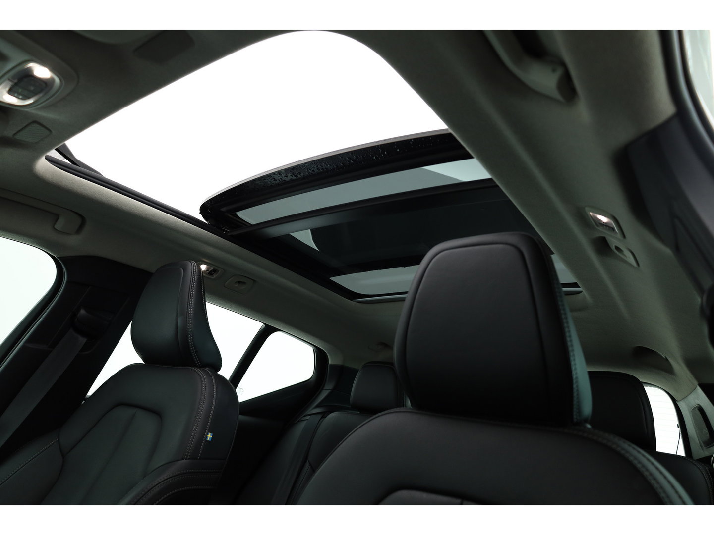 Volvo XC40 1.5 T5 Recharge Inscription | Pano-dak | 360 camera | Trekhaak | H&K audio | ACC+Blis | Stoel + stuurverwarming |