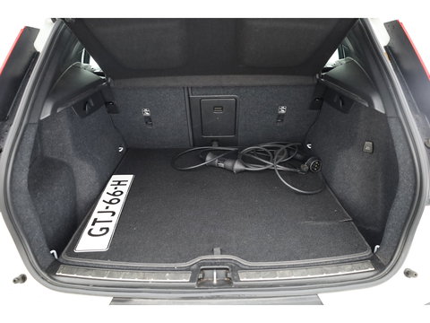 Volvo XC40 1.5 T5 Recharge Inscription | Pano-dak | 360 camera | Trekhaak | H&K audio | ACC+Blis | Stoel + stuurverwarming |