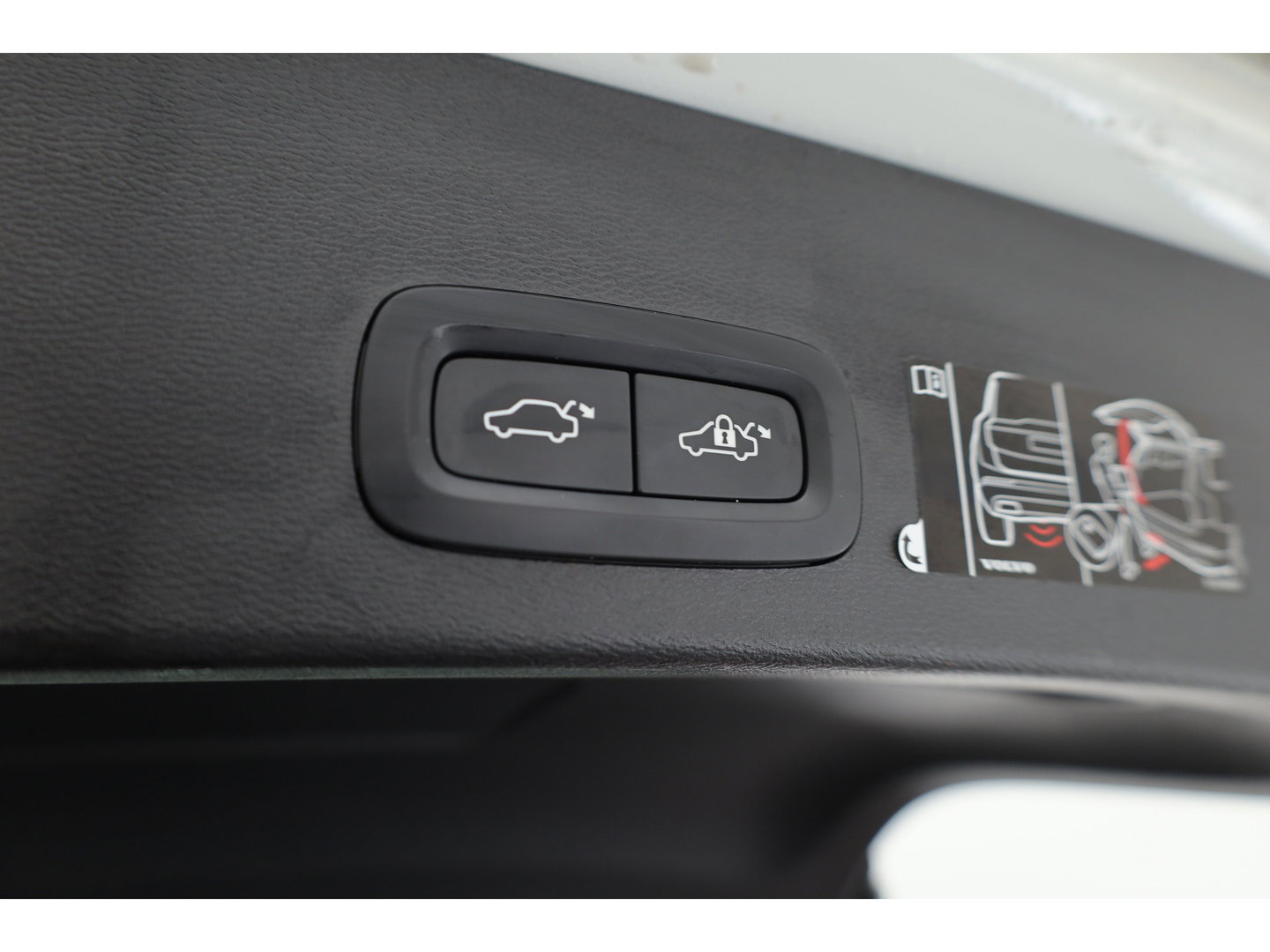 Volvo XC40 1.5 T5 Recharge Inscription | Pano-dak | 360 camera | Trekhaak | H&K audio | ACC+Blis | Stoel + stuurverwarming |