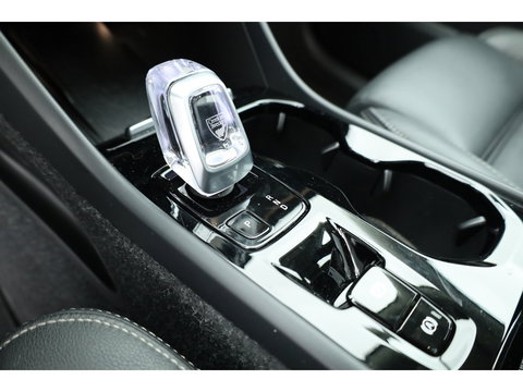 Volvo XC40 1.5 T5 Recharge Inscription | Pano-dak | 360 camera | Trekhaak | H&K audio | ACC+Blis | Stoel + stuurverwarming |